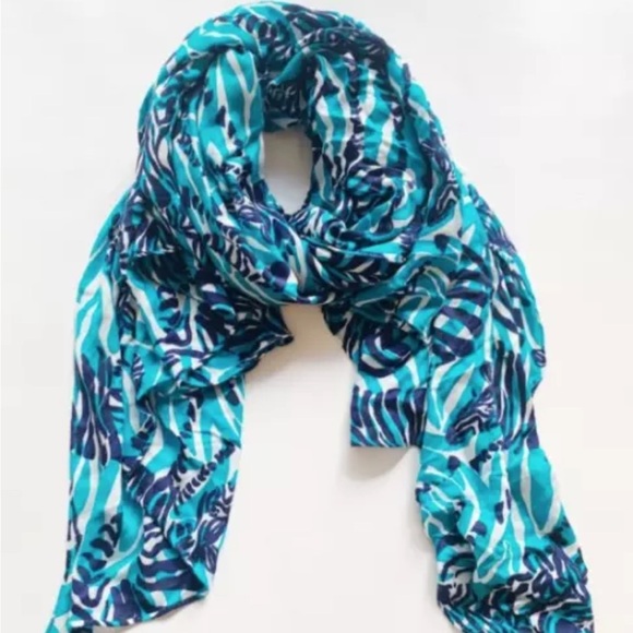Lilly Pulitzer Lillian Oversized Scarf I'm Game $98 48" x 80" - Picture 2 of 7
